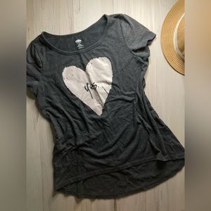 ๐ธ3/$30๐ธ Girlsโ Old Navy Dark Grey Heart Tee ๐ค